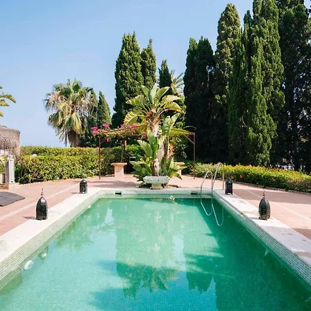 Guest house Casa De Bates 3*