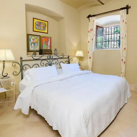 Guest house Casa De Bates 3*
